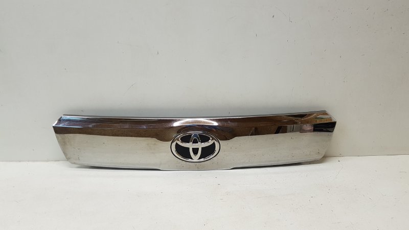 Накладка крышки багажника задняя Toyota Alphard 2015- 2 7680158170 Б/У