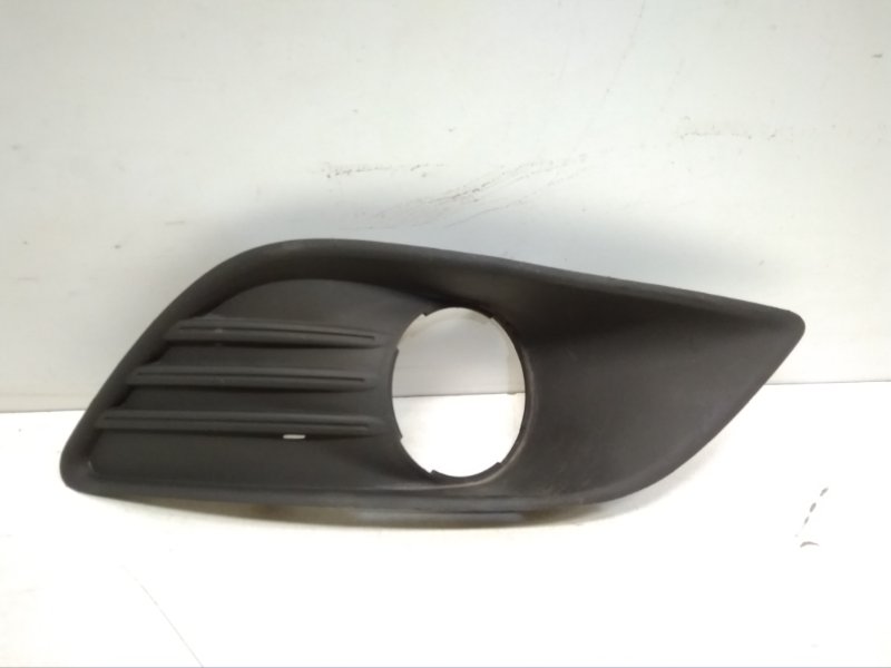 Рамка ПТФ передняя правая Ford Focus 2008-2011 2 1528560 Б/У