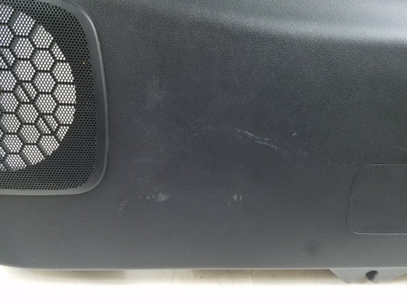 Обшивка крышки багажника Alphard 3