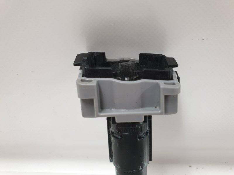 Форсунка омывателя фар lc 200. Ленд крузер 200 2016 актуатор омывателя. Форсунка омывателя фары toyota land cruiser 200. Омыватель фар land cruiser 200. Форсунка фароомывателя тойота ленд крузер 200.