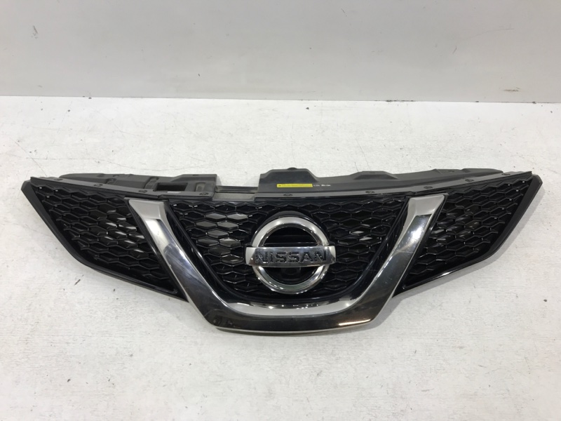 Решетка радиатора передняя Nissan Qashqai 2014- J11 623104EM1D Б/У