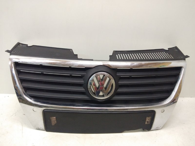 Решетка радиатора передняя Volkswagen Passat 2009-2012 B6 3C0853651AK Б/У