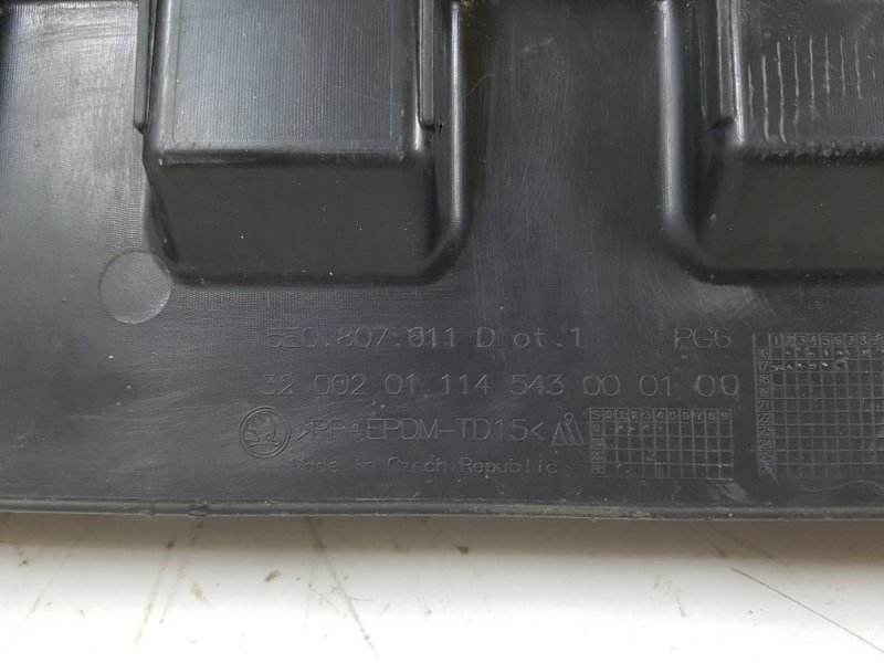 Пыльник бампера передний Octavia A7