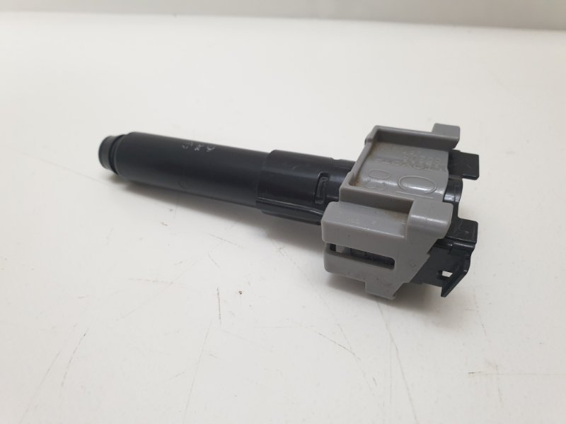 Крузер 200 форсунка омывателя фары. Форсунка омывателя фар cruiser 200. Форсунка омывателя фар cruiser 200. Кнопка омывателя фар toyota land cruiser 200. Форсунка фароомывателя тойота ленд крузер 200.