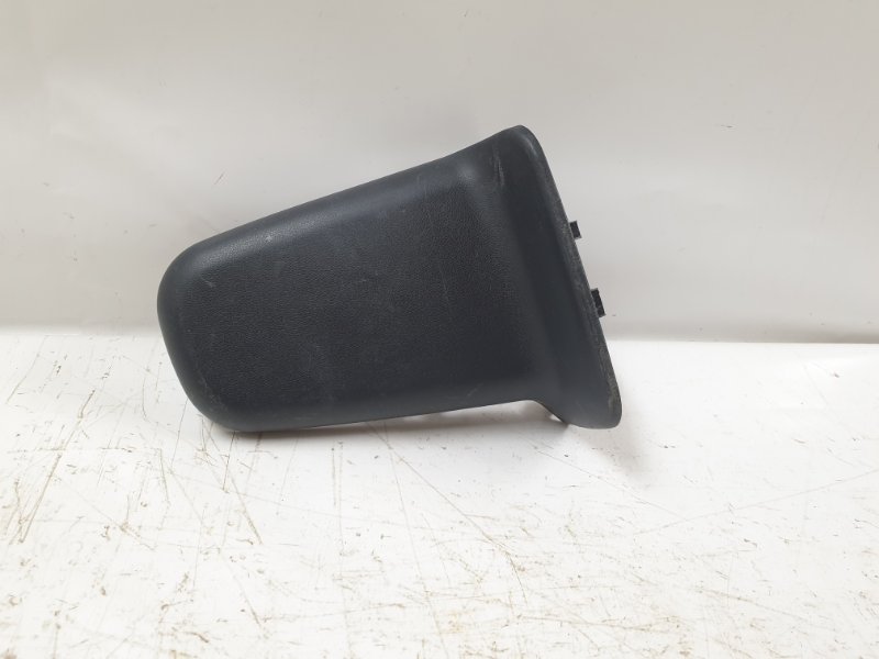 Заглушка сиденья. Заглушка переднего сидения w463. Боковая заглушка сиденья нива 2121. Заглушка на сидения yamaha fz1. Заглушка сиденья.