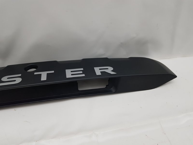 Накладка крышки багажника renault duster. Накладка крышки багажника рено каптур. Накладка крышки багажника дастер 2021. Уплотнитель накладки крышки багажника рено дастер. 848106135r.