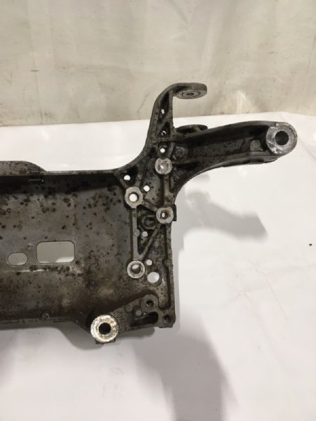 Подрамник тигуан 1. Подрамник фольксваген тигуан. Подрамник volkswagen тигуан. 4. 4.