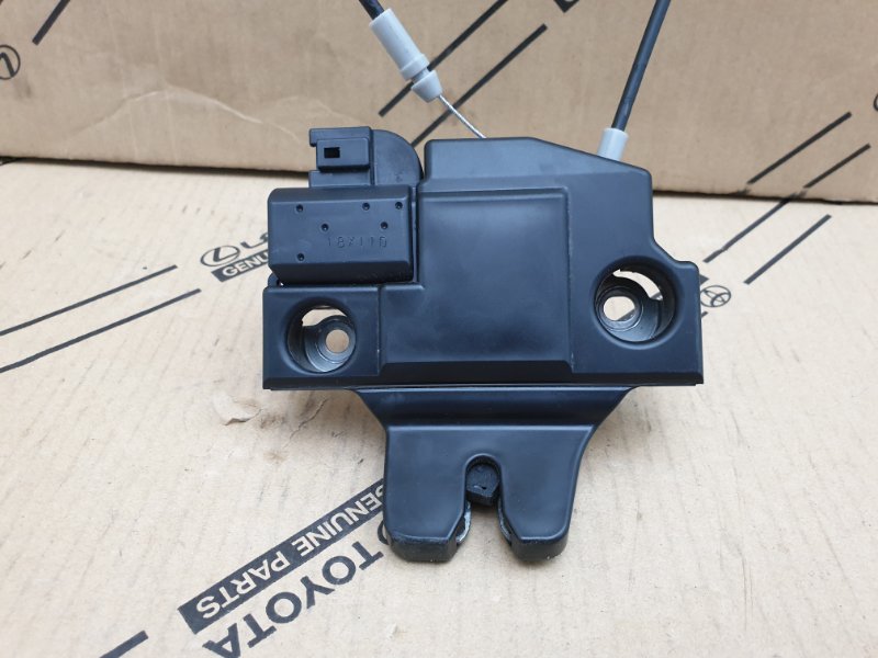 замок крышки багажника тойота. замок багажника toyota yaris. замок багажника камри 70. Toyota avensis t220 замок багажника. замок крышки багажника тойота ярис.