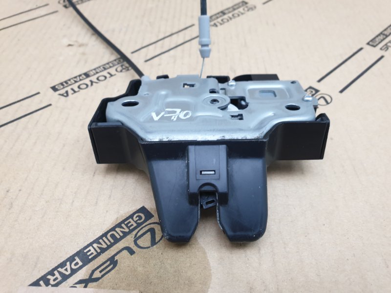 замок крышки багажника тойота. замок багажника тойота королла 120. замок багажника toyota avensis t220 универсал. замок крышки багажника ипсум 10. замок багажника camry 55.