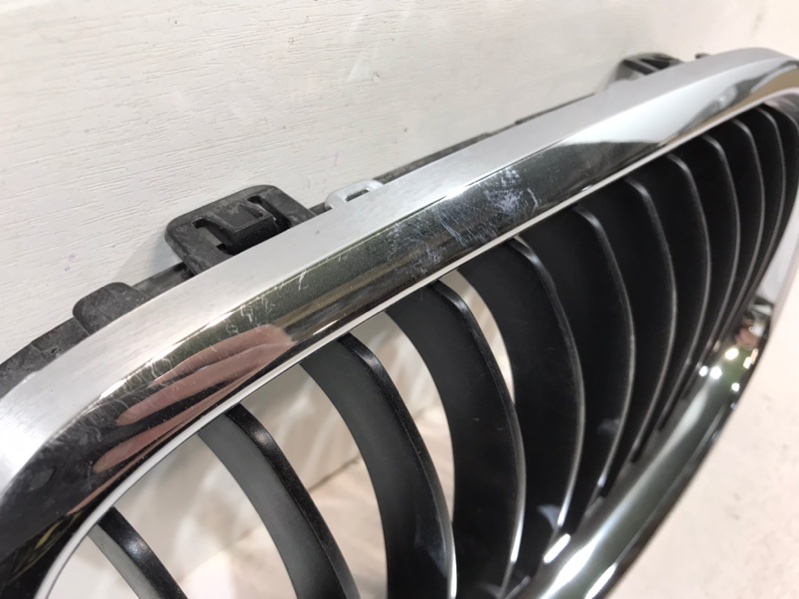 Решетка радиатора передняя правая BMW 3er E90