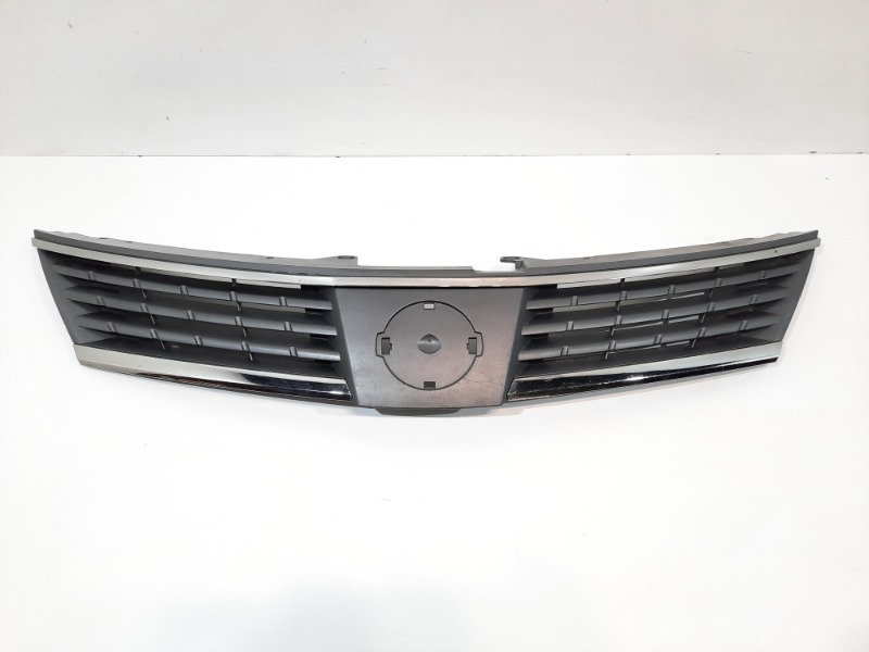 Решетка радиатора передняя Nissan Tiida 2007-2012 C11 62310EM30A Б/У