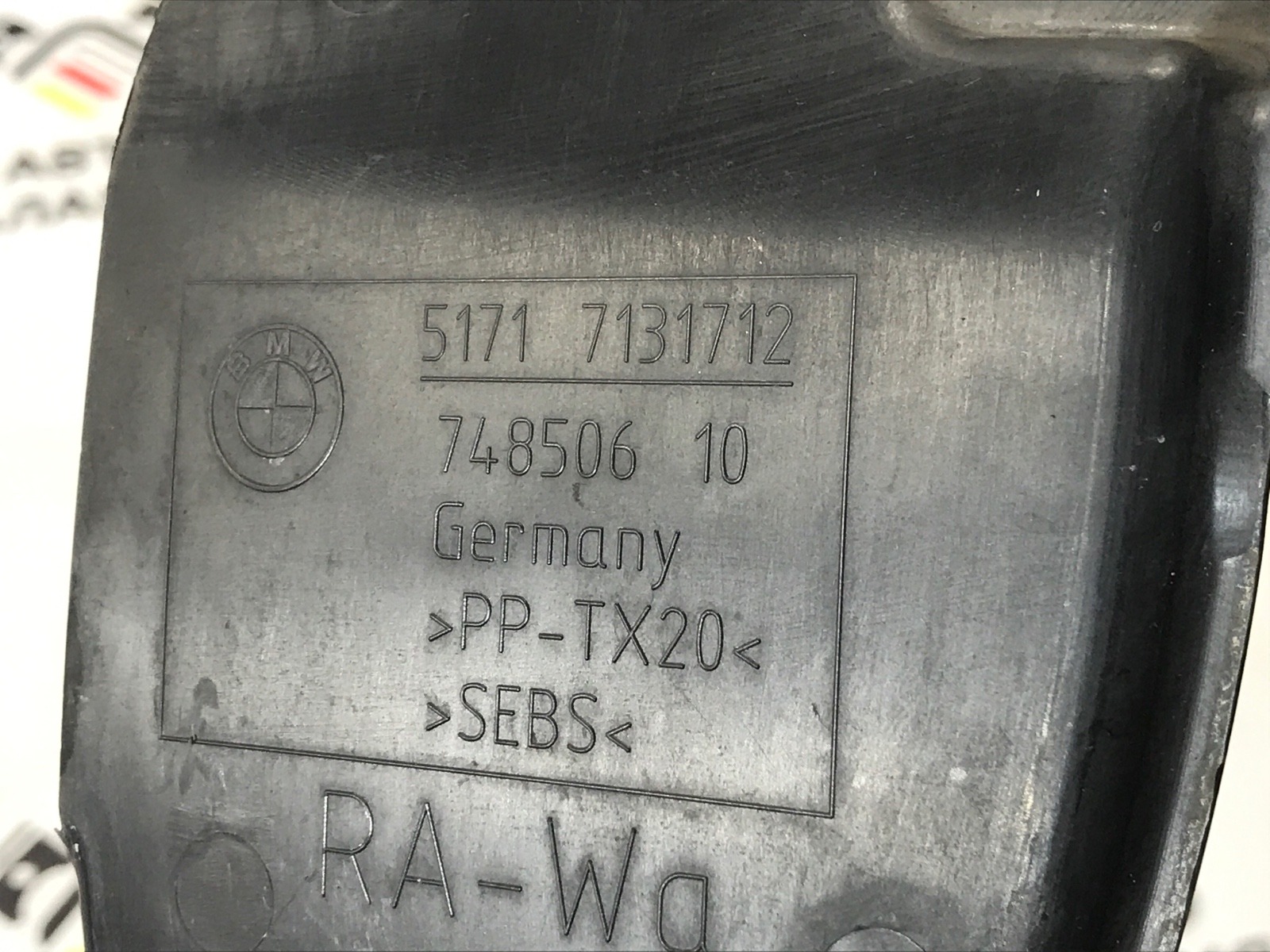 Пыльник двигателя передний правый X1 2015 E84 N20B20A