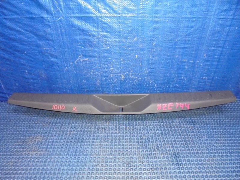 Панель замка багажника TOYOTA COROLLA FIELDER NZE141 1NZ-FE 64716-13140-B0 контрактная