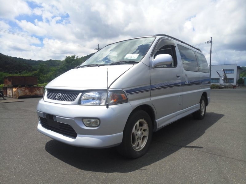 Бампер передний HIACE REGIUS 1997 KCH40 1KZ-TE