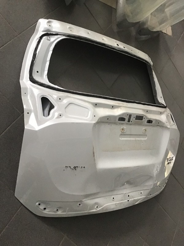 Дверь багажника Toyota RAV4