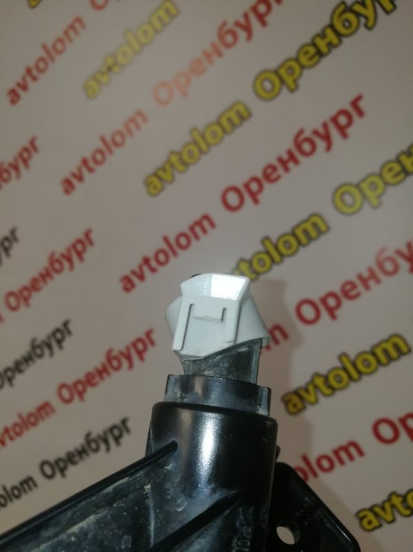 Форсунка омывателя фар левая Optima 4