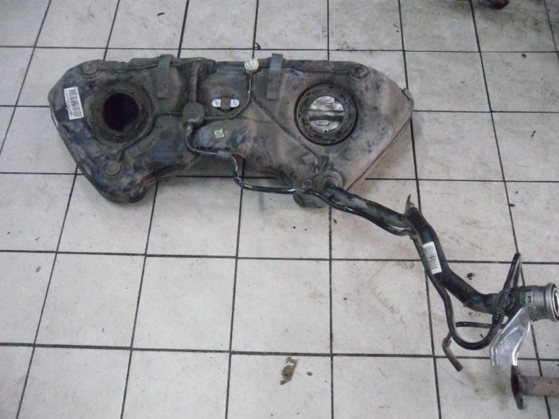 Топливный бак мерседес w203. C300 300. Мерседес w204 s. Бензобак мерседес 203. Топливный бак mercedes benz.