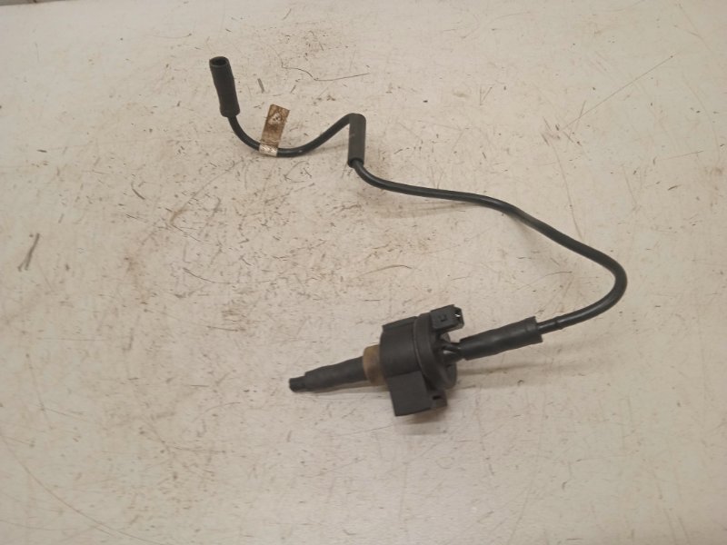 Клапан вентиляции топливного бака bosch. Клапан вентиляции топливного бака круз 1. 11127646553 клапан вентиляции в крышке. Клапан вентиляции топливного бака мерседес 202. Клапан вентиляции бака рено меган 2.