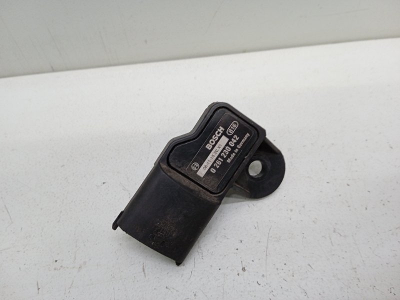 8 датчик давления масла. Датчик давления масла porsche cayenne 3. 6 бензин 2007. Датчик давления масла порше кайен. Датчик давления кондиционера порше кайен 957.