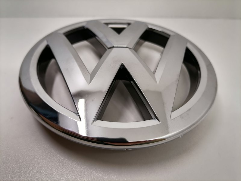Эмблема Volkswagen Passat B7