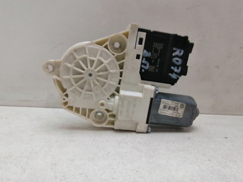 Мотор стеклоподъемника задний правый Passat CC 2.0 TFSi