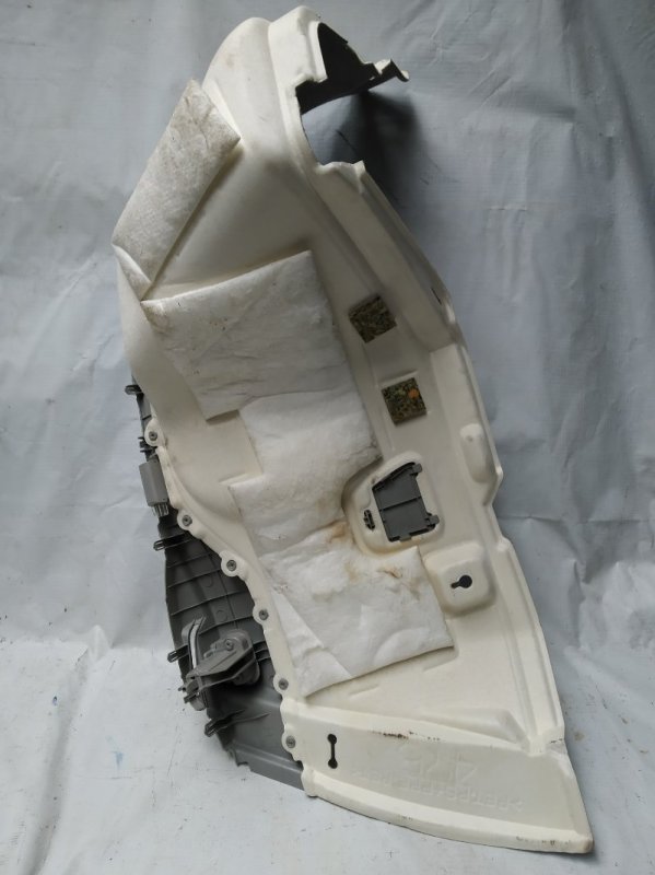 Обшивка багажника задняя левая PRIUS 2012.07 ZVW30 2ZR-FXE