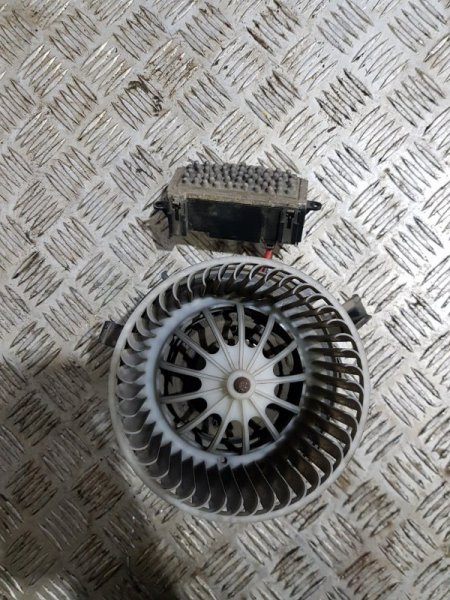 Мотор печки Q5 2008-2012 8RB 2.0 CDNC Мотор печки Q5 2008-2012 8RB 2.0 CDNC