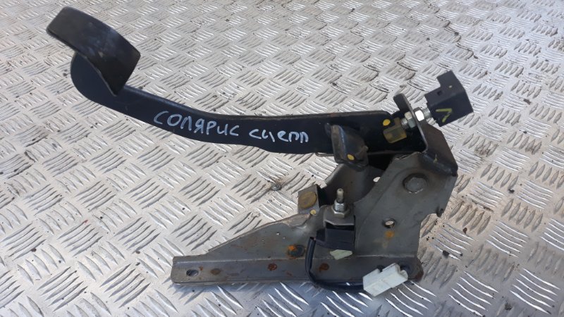 Пружина сцепления хендай солярис 2018. Педаль сцепления солярис 2017. Педаль сцепления хундай солярис 2017г. Провалилась педаль сцепления хендай. Провалилась педаль сцепления хендай.