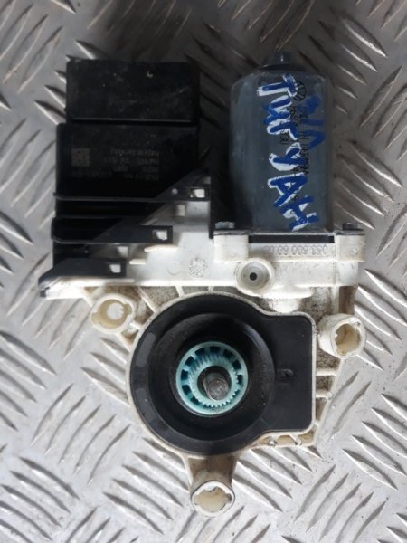 Мотор стеклоподъемника задний левый Tiguan 2008-2016 5N1 2.0 CAWA
