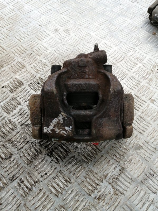 Запчасть суппорт передний левый Land Rover Freelander 2 2007-2014 L359 2.2 224DT Б/У Суппорт передний левый Land Rover Freelander 2 2007-2014 L359 2.2 224DT Б/У