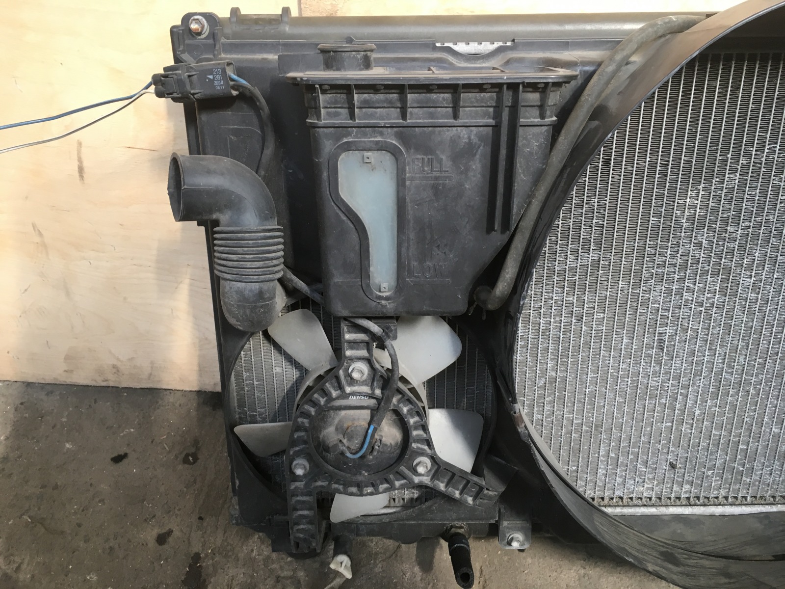 Радиатор с диффузором Toyota Crown JZS171 1JZ