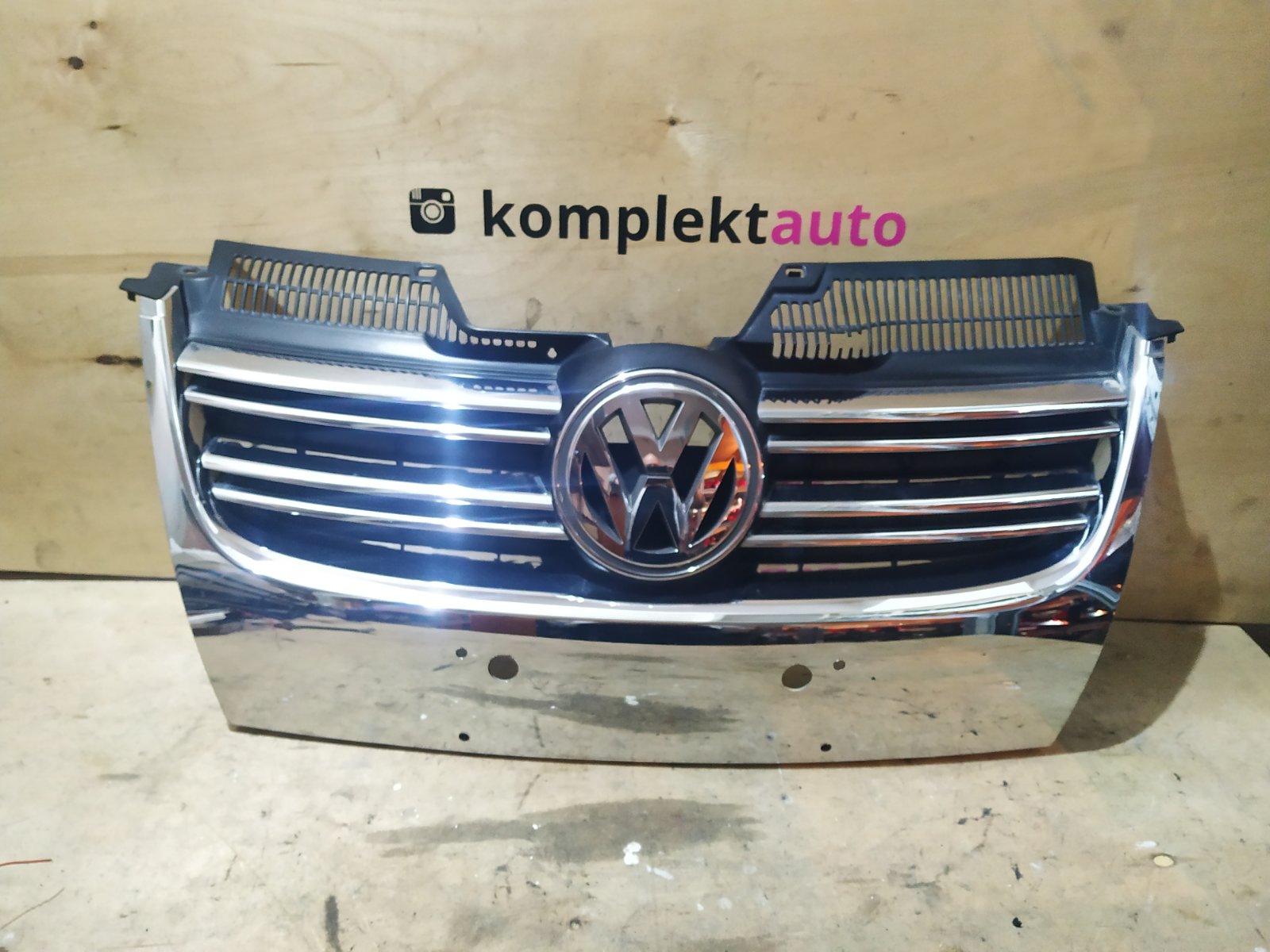 Решетка радиатора Volkswagen Jetta 5 2006-2011 1K5853651 Б/У