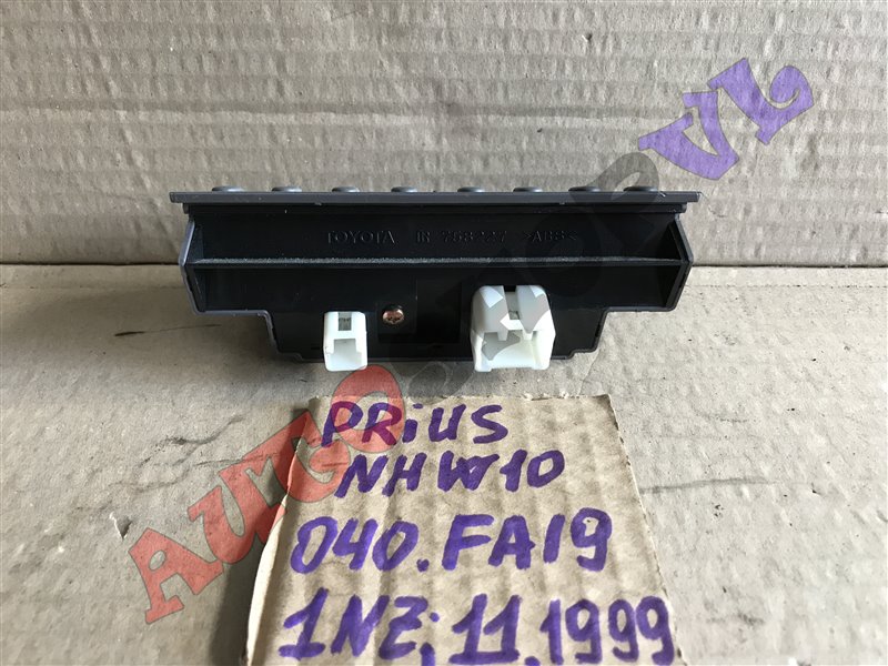 Кнопка аварийной сигнализации PRIUS 11.1999 NHW10 1NZFXE