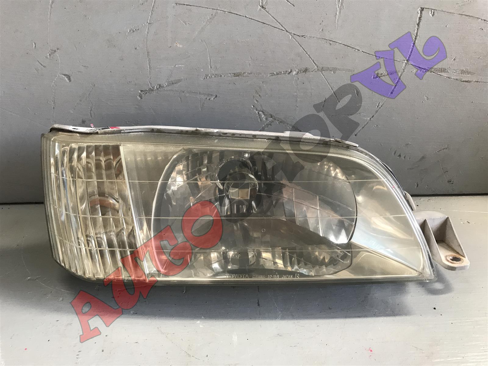 Фара передняя правая TOYOTA CAMRY 1996-1998 SV40 81110-32440 контрактная