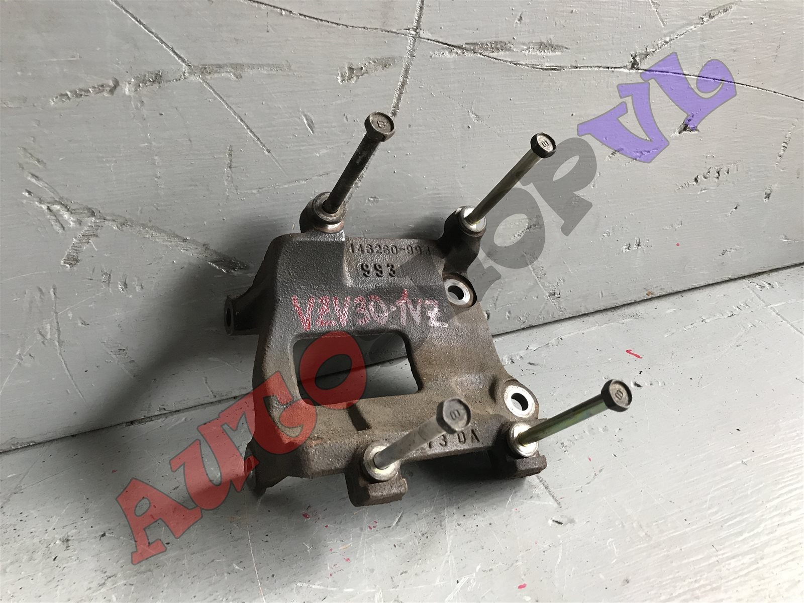 Крепление компрессора кондиционера TOYOTA CAMRY PROMINENT 12.1990 VZV30 1VZFE 88431-32020 контрактная