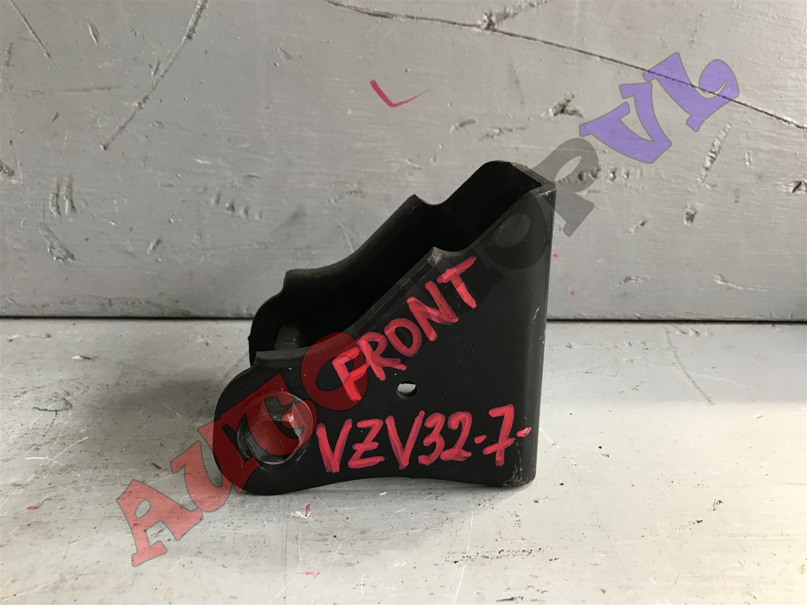 Крепление подушки двс переднее TOYOTA CAMRY PROMINENT VZV33 4VZFE 12311-62010 контрактная