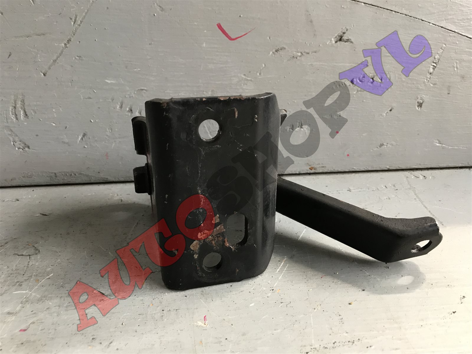 Крепление подушки двс переднее CAMRY PROMINENT VZV33 4VZFE