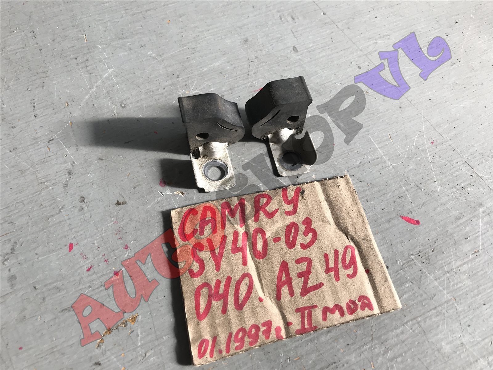 Отбойник капота TOYOTA CAMRY SV40 53384-34010 контрактная