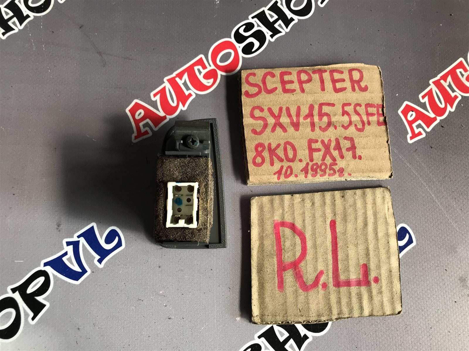 Кнопка стеклоподъемника задняя левая SCEPTER 10.1995 SXV15W 5SFE