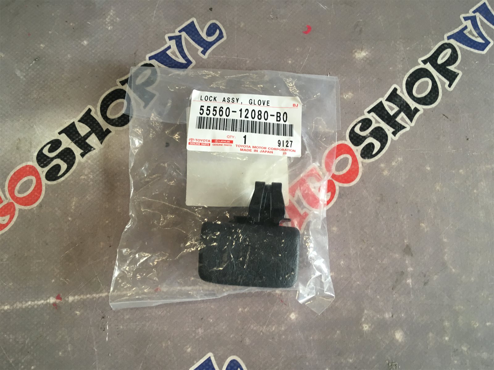 Замок бардачка TOYOTA SPRINTER TRUENO AE101 55560-12080-B0 новая