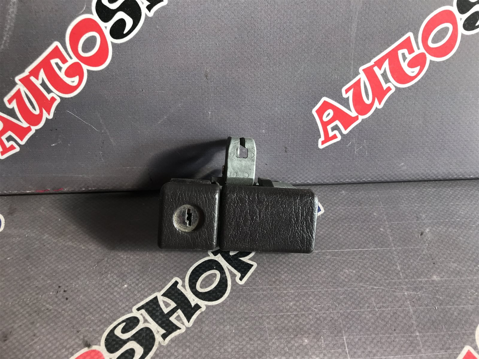 Замок бардачка TOYOTA VISTA SV30 69056-32120 контрактная