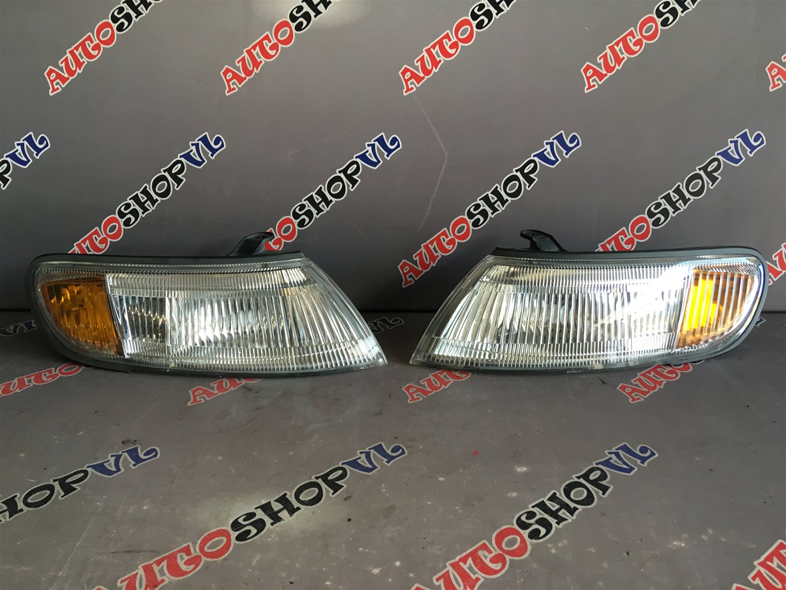 Габарит передний TOYOTA COROLLA CERES AE101 81610-12560 контрактная