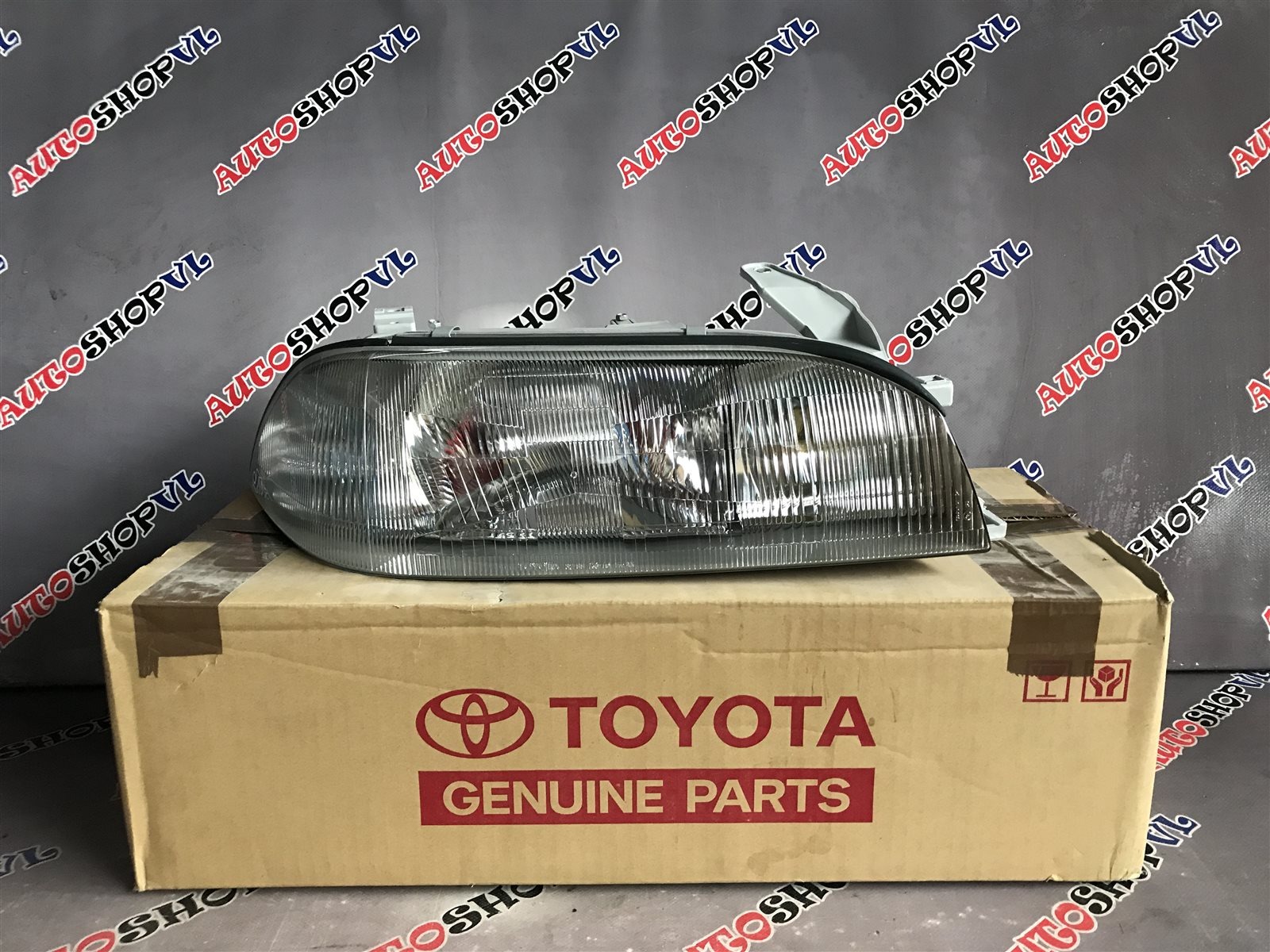 Фара передняя правая TOYOTA CAMRY 07.1990 - 06.1992 SV30 81130-32270 новая