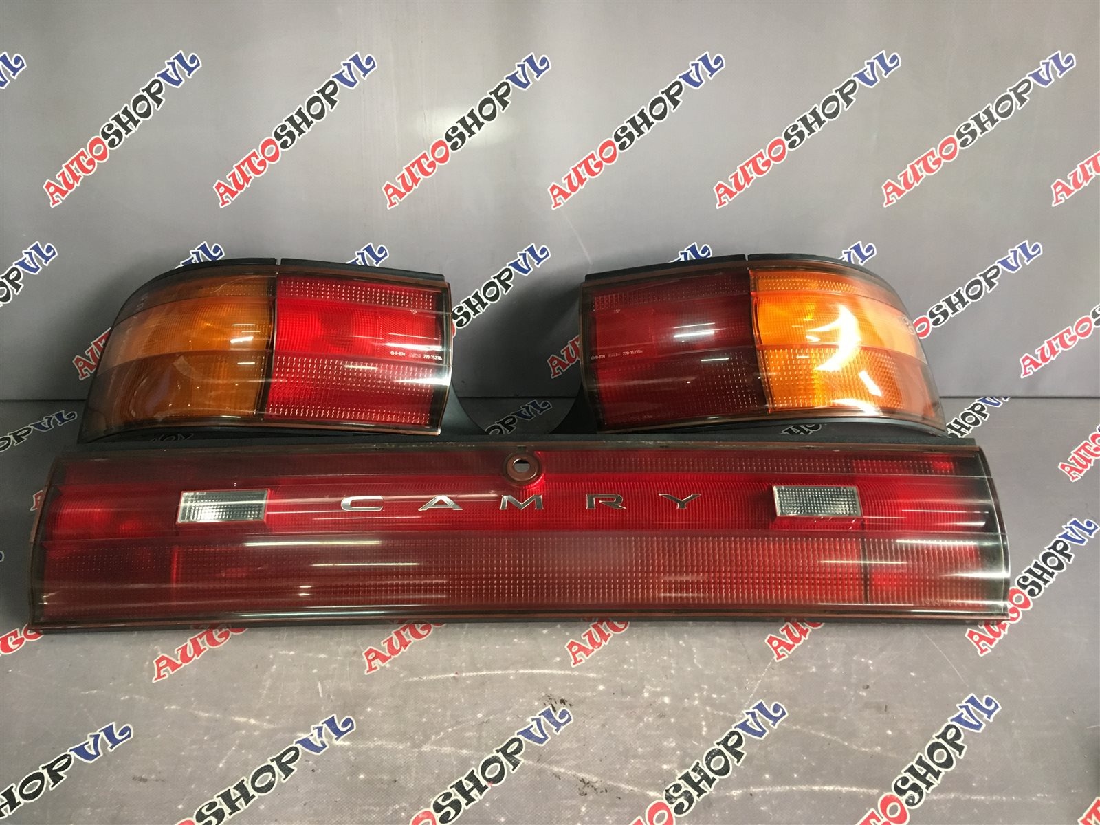 Стоп-сигнал задний TOYOTA CAMRY 07.1990- 06.1992 SV30 81560-32230 купить  контрактная id14488