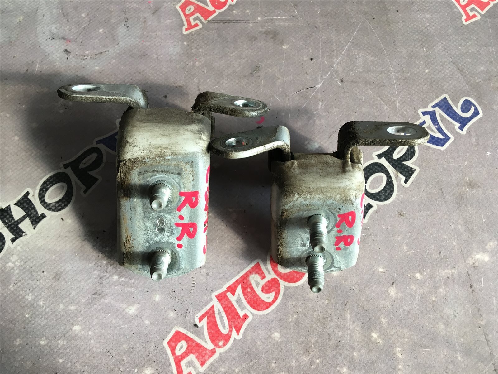 Петля дверная задняя правая TOYOTA CAMRY SV40 68750-32060 контрактная