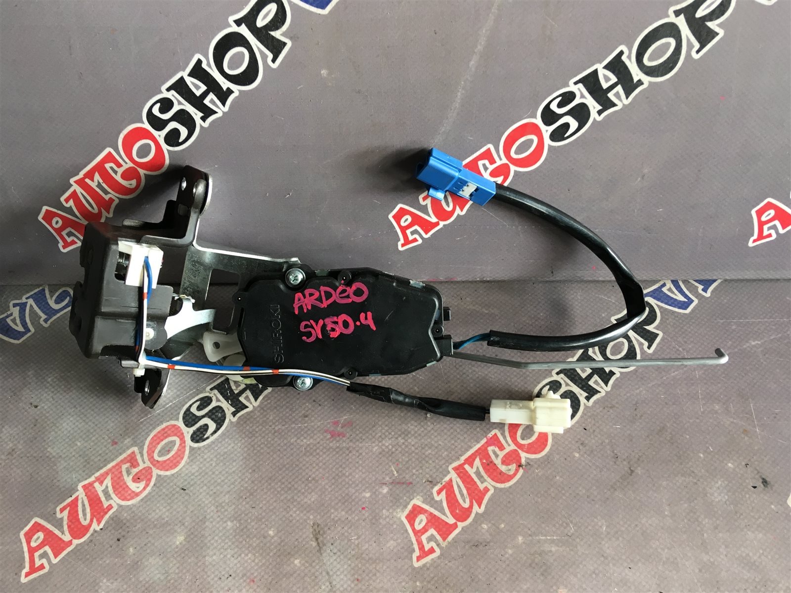 Замок крышки багажника TOYOTA VISTA ARDEO 06.2000 SV50 3SFSE 69370-32010 контрактная