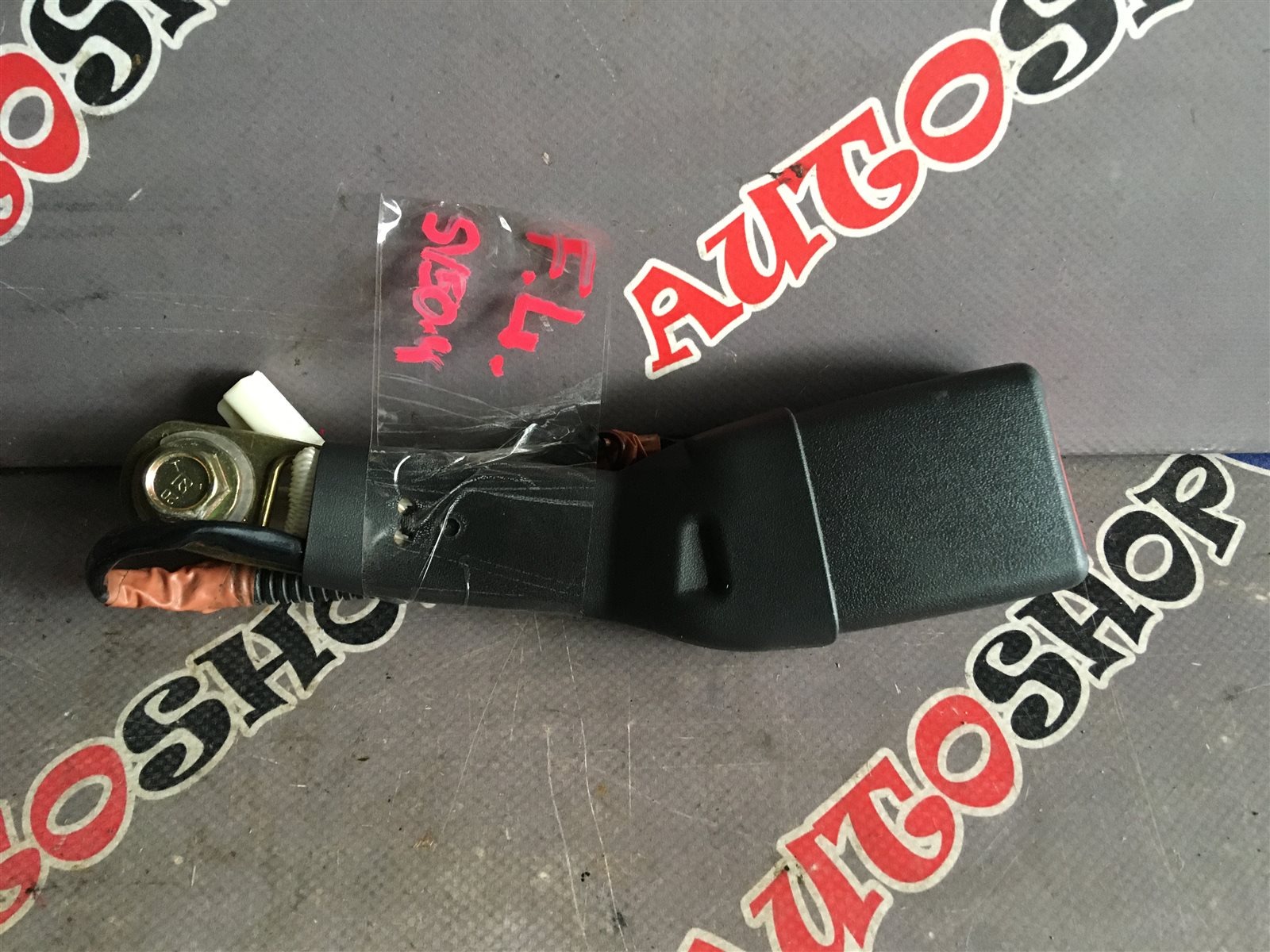 Замок ремня безопасности левый передний TOYOTA VISTA ARDEO 06.2000 SV50  3SFSE 73240-32130-B0 купить контрактная id15831