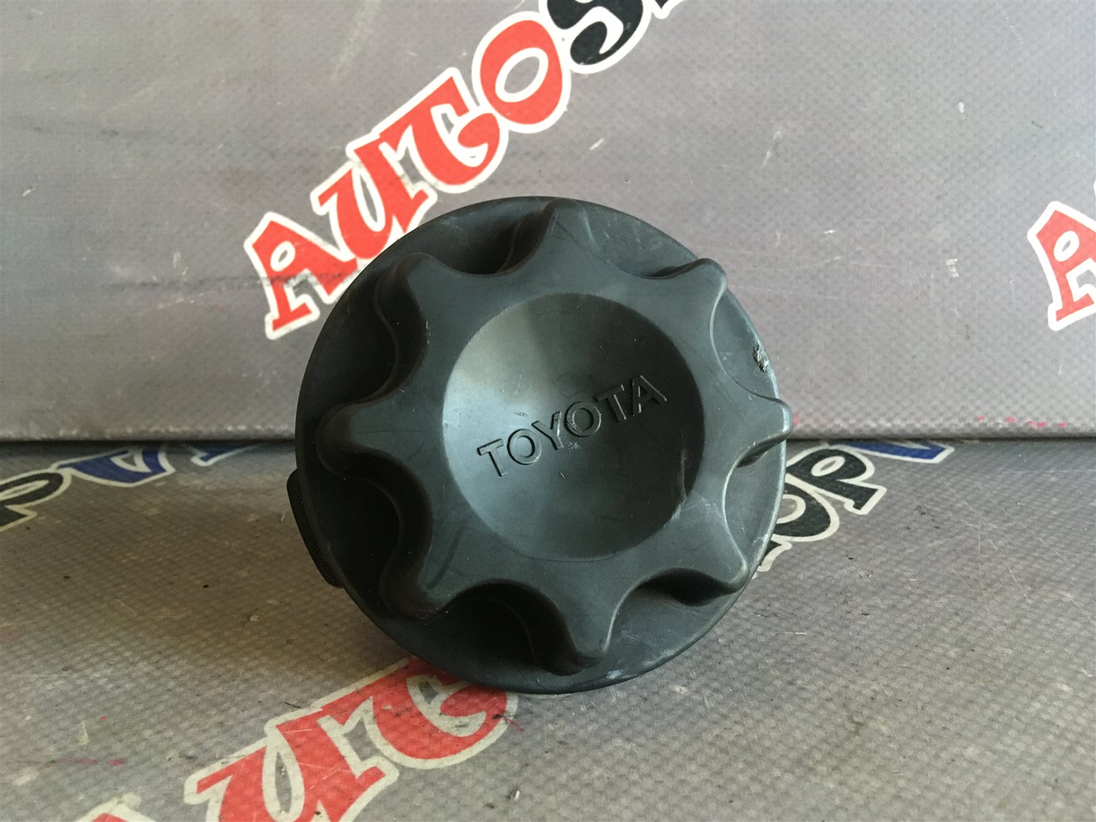 Крепление запасного колеса TOYOTA VISTA SV30 51900-32060 контрактная