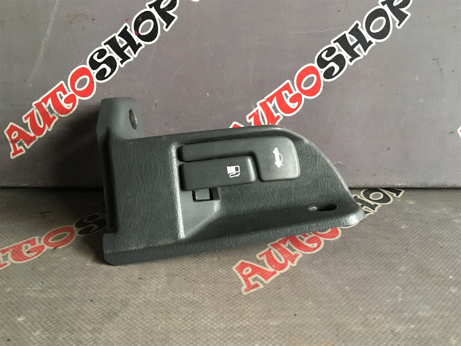 Ручка открывания бензобака TOYOTA CAMRY 10.1993 SV30 4SFE 64640-32090-S4 контрактная