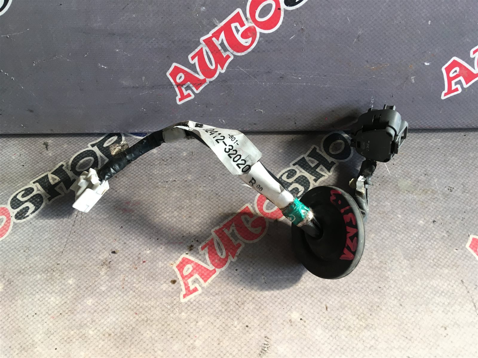 Проводка топливного насоса TOYOTA CAMRY PROMINENT 02.1991 VZV31 1VZFE 82412-32020 контрактная